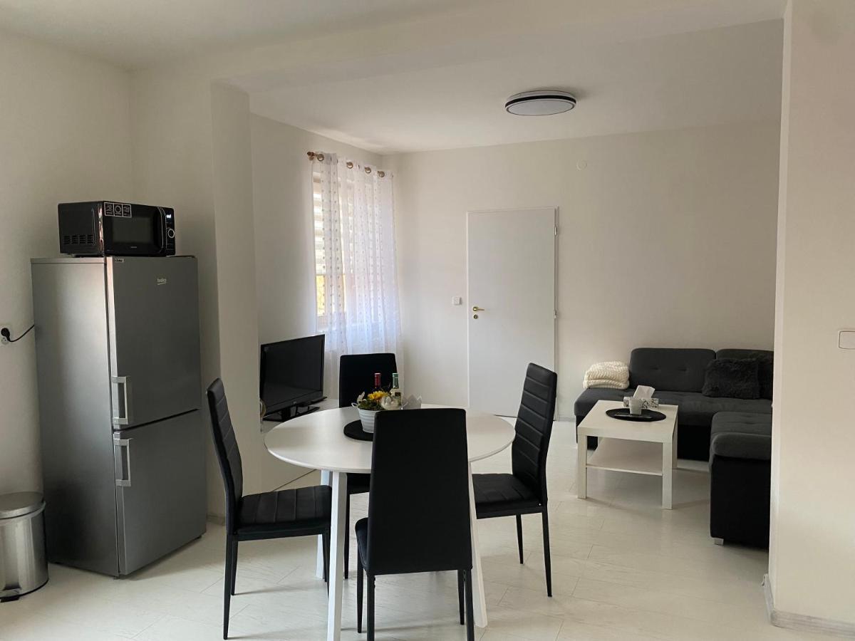 Apartman Simon Cheb Bagian luar foto
