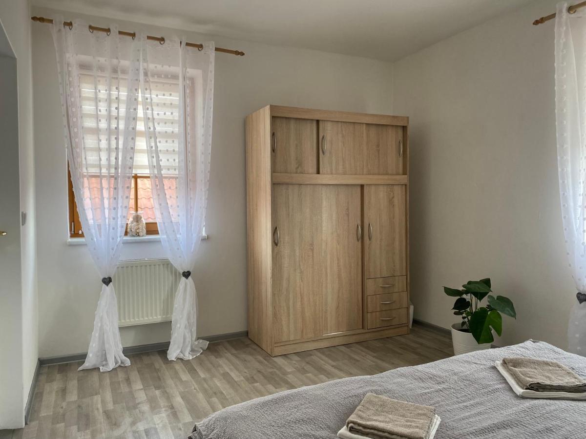 Apartman Simon Cheb Bagian luar foto